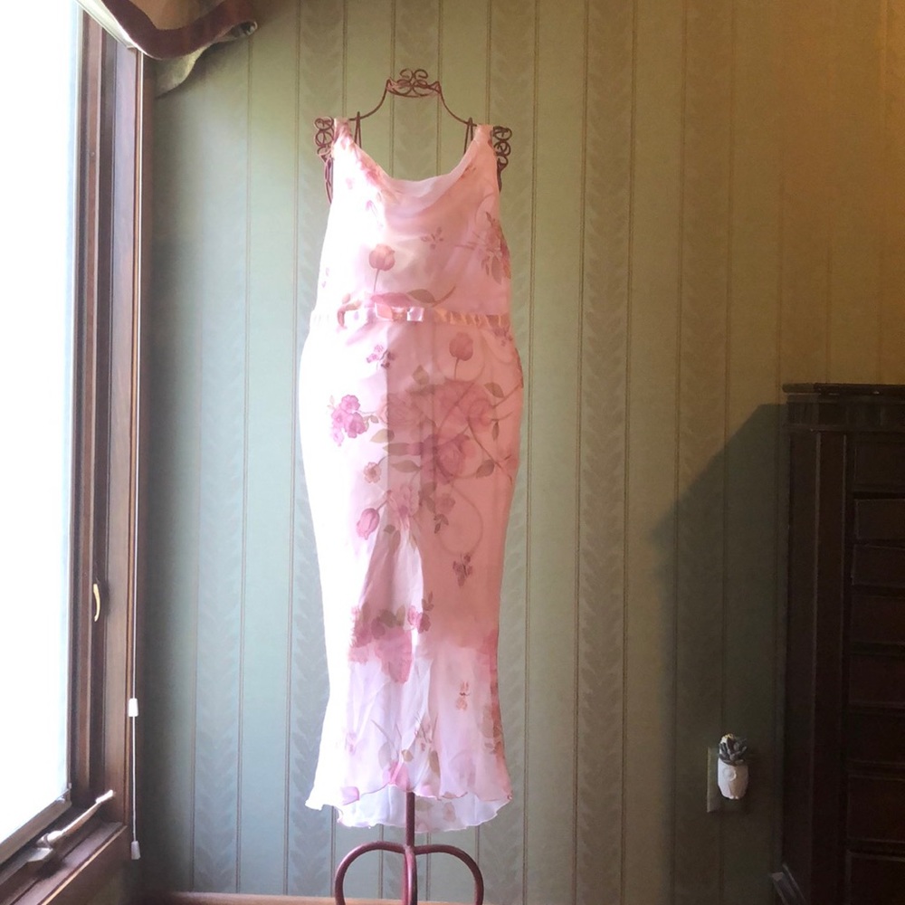 sleeveless dress
